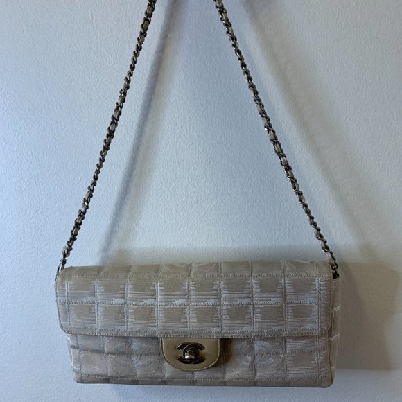 CHANEL vintage shoulder bag in beige - Picture 6 of 12
